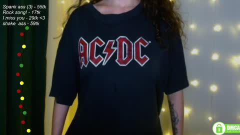 Snapshot of leia_bell chatting on March 2025 06:21:02 PM hey Im Leia and I love rock  online show from March 2025 06:21:02 PM