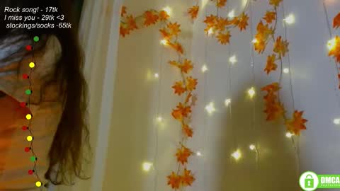 Snapshot of leia_bell chatting on October 2025 07:01:02 PM hey Im Leia and I love rock  online show from October 2025 07:01:02 PM