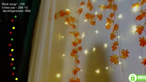 Snapshot of leia_bell chatting on October 2025 07:12:02 PM hey Im Leia and I love rock  online show from October 2025 07:12:02 PM