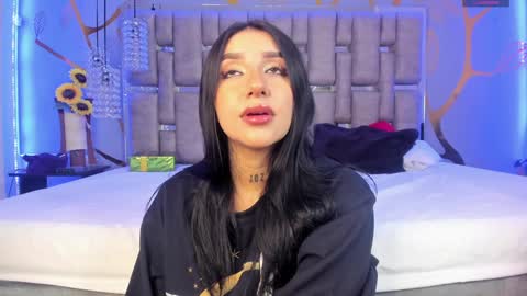 Snapshot of leiawong chatting on January 2025 11:59:01 PM Leia online show from January 2025 11:59:01 PM