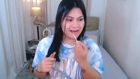 Snapshot of leighcortesi chatting on November 2025 03:48:02 PM Cailey online show from November 2025 03:48:02 PM