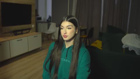 Leila online show from December 2024 11:00:01 AM