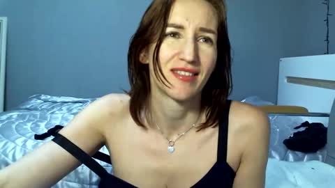 Snapshot of leila_cam18 chatting on January 2025 08:07:01 PM Leila online show from January 2025 08:07:01 PM