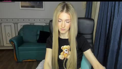 Snapshot of leila_morriss chatting on December 2024 10:14:02 PM Leila Morriss online show from December 2024 10:14:02 PM