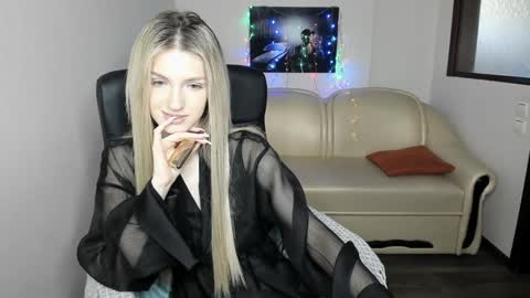 Snapshot of leila_morriss chatting on December 2024 12:02:01 AM Leila Morriss online show from December 2024 12:02:01 AM