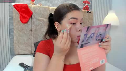 leilapons online show from November 2025 05:39:01 PM