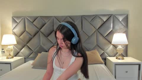 Leizathompson online show from September 2025 07:37:02 PM