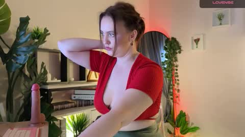 Lela online show from November 2025 05:11:01 PM