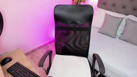 Snapshot of lena_clark chatting on September 2025 12:21:01 PM L E N A online show from September 2025 12:21:01 PM