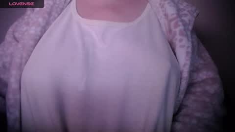 Snapshot of lenagolden chatting on January 2026 12:38:01 AM lenagolden online show from January 2026 12:38:01 AM