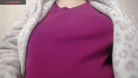 Snapshot of lenagolden chatting on January 2026 01:17:02 PM lenagolden online show from January 2026 01:17:02 PM