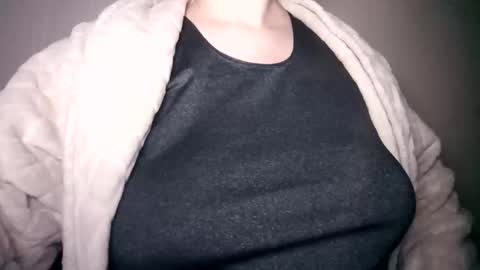 Snapshot of lenagolden chatting on February 2026 03:42:02 PM lenagolden online show from February 2026 03:42:02 PM