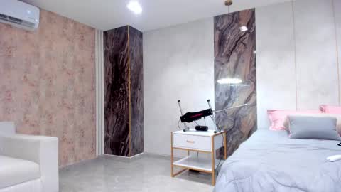 Snapshot of lenathompson chatting on February 2025 03:50:02 AM Lenathompson online show from February 2025 03:50:02 AM