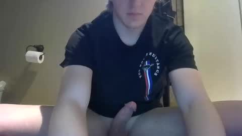 Snapshot of lenewton2004 chatting on January 2025 03:53:02 PM lenewton2004 online show from January 2025 03:53:02 PM