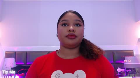 Lenna online show from October 2025 10:49:01 AM