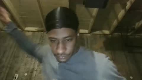 Snapshot of leo199984 chatting on December 2025 03:33:02 AM leo199984 online show from December 2025 03:33:02 AM