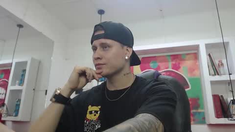 Snapshot of leo_cumming01 chatting on February 2025 01:35:02 PM Yesid online show from February 2025 01:35:02 PM