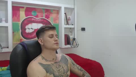 Snapshot of leo_cumming01 chatting on February 2025 04:44:01 PM Yesid online show from February 2025 04:44:01 PM