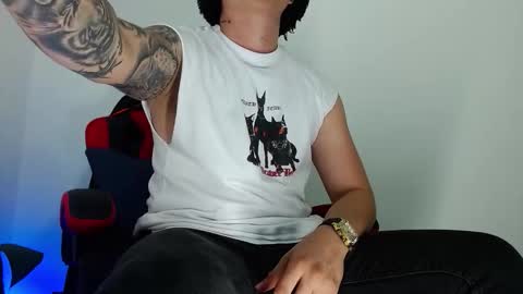 Snapshot of leo_cumming01 chatting on November 2025 02:55:01 AM Yesid online show from November 2025 02:55:01 AM