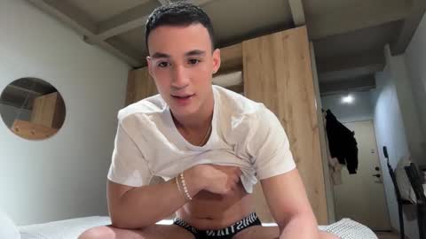 Snapshot of leo_delvey chatting on November 2025 06:25:02 AM leo online show from November 2025 06:25:02 AM