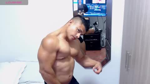 Snapshot of leo_muscleboy chatting on October 2025 09:47:02 PM Leo online show from October 2025 09:47:02 PM