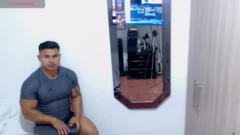 Snapshot of leo_muscleboy chatting on October 2025 11:56:02 PM Leo online show from October 2025 11:56:02 PM