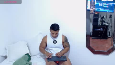 Snapshot of leo_muscleboy chatting on November 2025 12:56:01 AM Leo online show from November 2025 12:56:01 AM