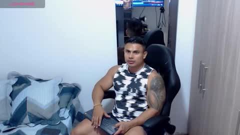 Snapshot of leo_muscleboy chatting on November 2025 12:54:02 AM Leo online show from November 2025 12:54:02 AM
