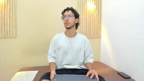 Snapshot of leo_sanz6 chatting on June 2026 12:18:01 PM LEO online show from June 2026 12:18:01 PM
