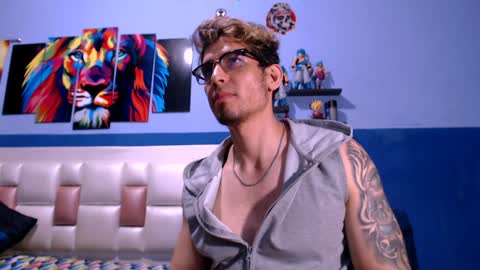 Snapshot of leo_tyrone chatting on January 2025 07:04:01 AM Leo online show from January 2025 07:04:01 AM