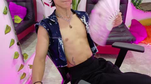 Snapshot of leoadamss chatting on December 2024 01:40:02 PM Leo online show from December 2024 01:40:02 PM