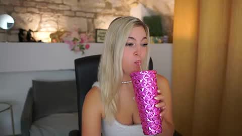 Snapshot of leokitty_ chatting on November 2025 02:10:02 PM leokitty online show from November 2025 02:10:02 PM