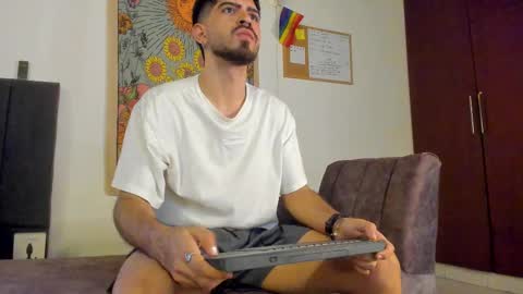 Snapshot of leoliciousss chatting on February 2025 12:44:02 PM Leo online show from February 2025 12:44:02 PM