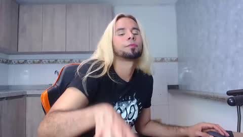 Snapshot of leonboom chatting on March 2025 08:00:01 PM Tom Rider online show from March 2025 08:00:01 PM