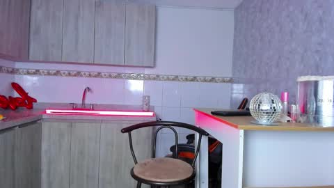 Snapshot of leonboom chatting on September 2025 10:43:01 PM Tom Rider online show from September 2025 10:43:01 PM