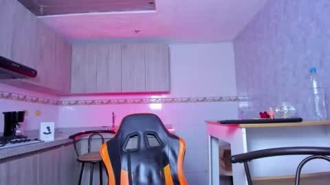 Snapshot of leonboom chatting on December 2025 10:59:02 PM Tom Rider online show from December 2025 10:59:02 PM