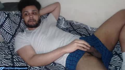 Snapshot of leonevans33 chatting on February 2026 12:06:01 AM LSE online show from February 2026 12:06:01 AM