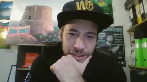 leonidascum online show from December 2025 10:42:01 AM