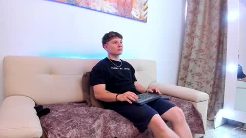 Leo  online show from October 2025 08:50:01 PM