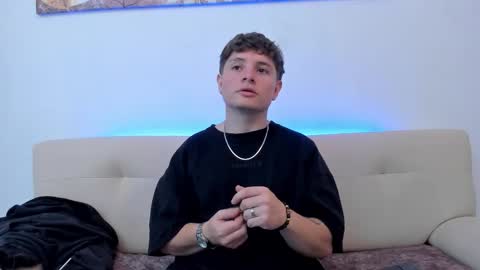 Leo  online show from October 2025 09:04:02 PM