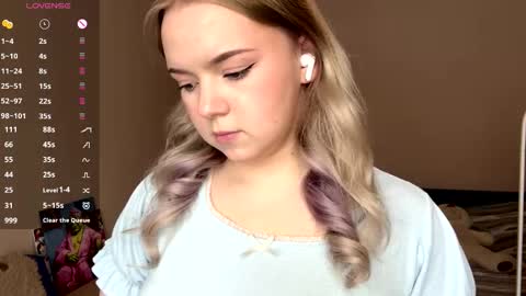 Hello everyone Im Lora Its my first day Were going to have fun together online show from February 2026 07:04:02 AM