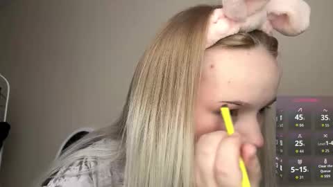 Hello everyone Im Lora Its my first day Were going to have fun together online show from February 2026 11:30:01 AM