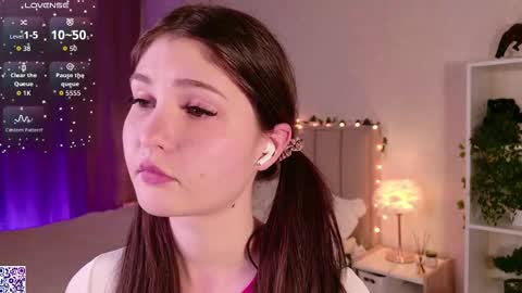 Snapshot of lerakit chatting on November 2025 03:12:02 PM Nicole Moore online show from November 2025 03:12:02 PM