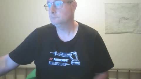 Snapshot of lerase40 chatting on November 2025 07:14:01 AM homquisgode online show from November 2025 07:14:01 AM