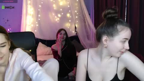 leslie_bird online show from April 2026 09:04:01 AM