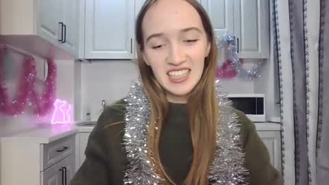 Snapshot of leslie_my_lovee chatting on December 2024 08:05:02 PM LESLIE online show from December 2024 08:05:02 PM