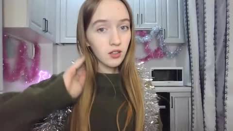 Snapshot of leslie_my_lovee chatting on December 2024 07:52:02 PM LESLIE online show from December 2024 07:52:02 PM