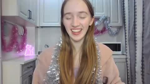 Snapshot of leslie_my_lovee chatting on December 2024 10:06:02 PM LESLIE online show from December 2024 10:06:02 PM