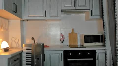 Snapshot of leslie_my_lovee chatting on October 2025 08:20:01 PM LESLIE online show from October 2025 08:20:01 PM