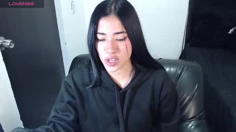 Snapshot of leslieblack_ chatting on January 2025 02:49:02 AM leslie online show from January 2025 02:49:02 AM